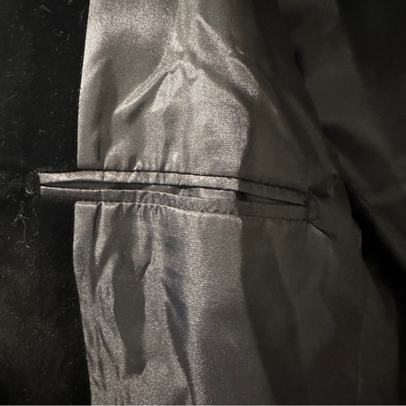 {preloved} Men’s Black and Red Floral Blazer - Picture 7 of 8